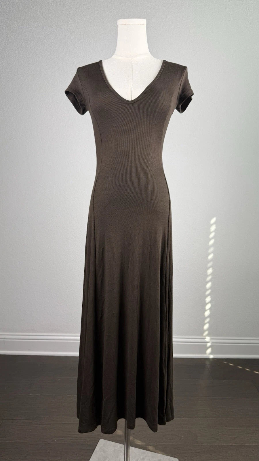 ZARA Brown Ribbed V-Neck Maxi Dress Short Sleeve Stretch Lightweight Size S